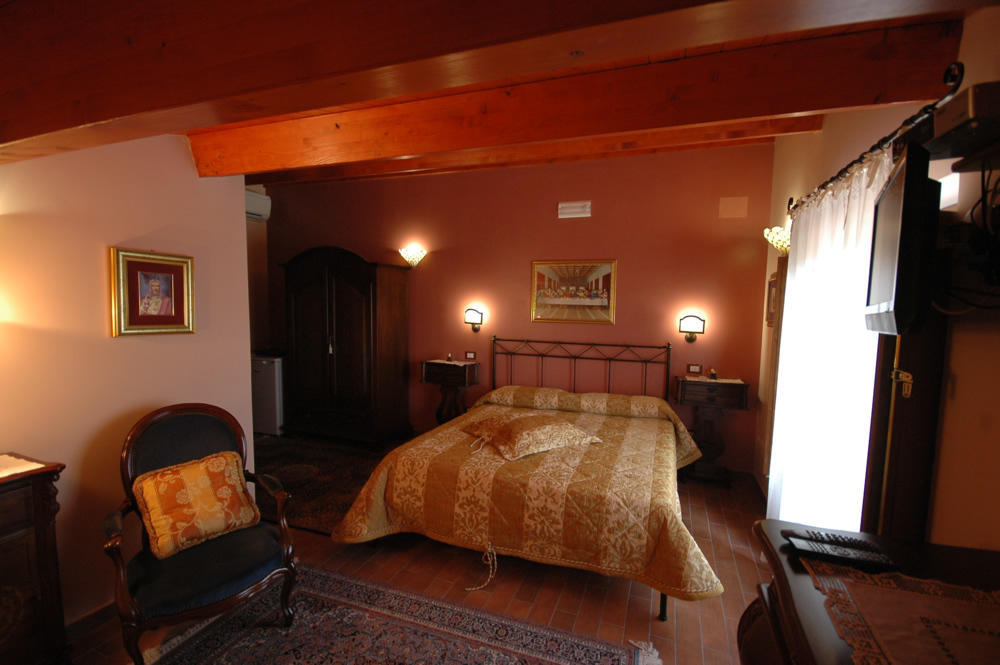 B&B La Ginestra Чивита Екстериор снимка